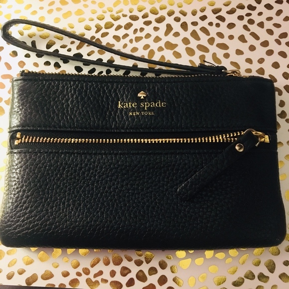kate spade Handbags - Kate Spade ♠️ Wristlet